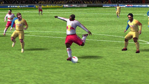 fifa-12-playstation-portable-psp-1316686681-006.jpg